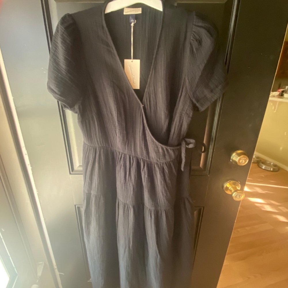 BLACK WRAP MIDI DRESS NWT
